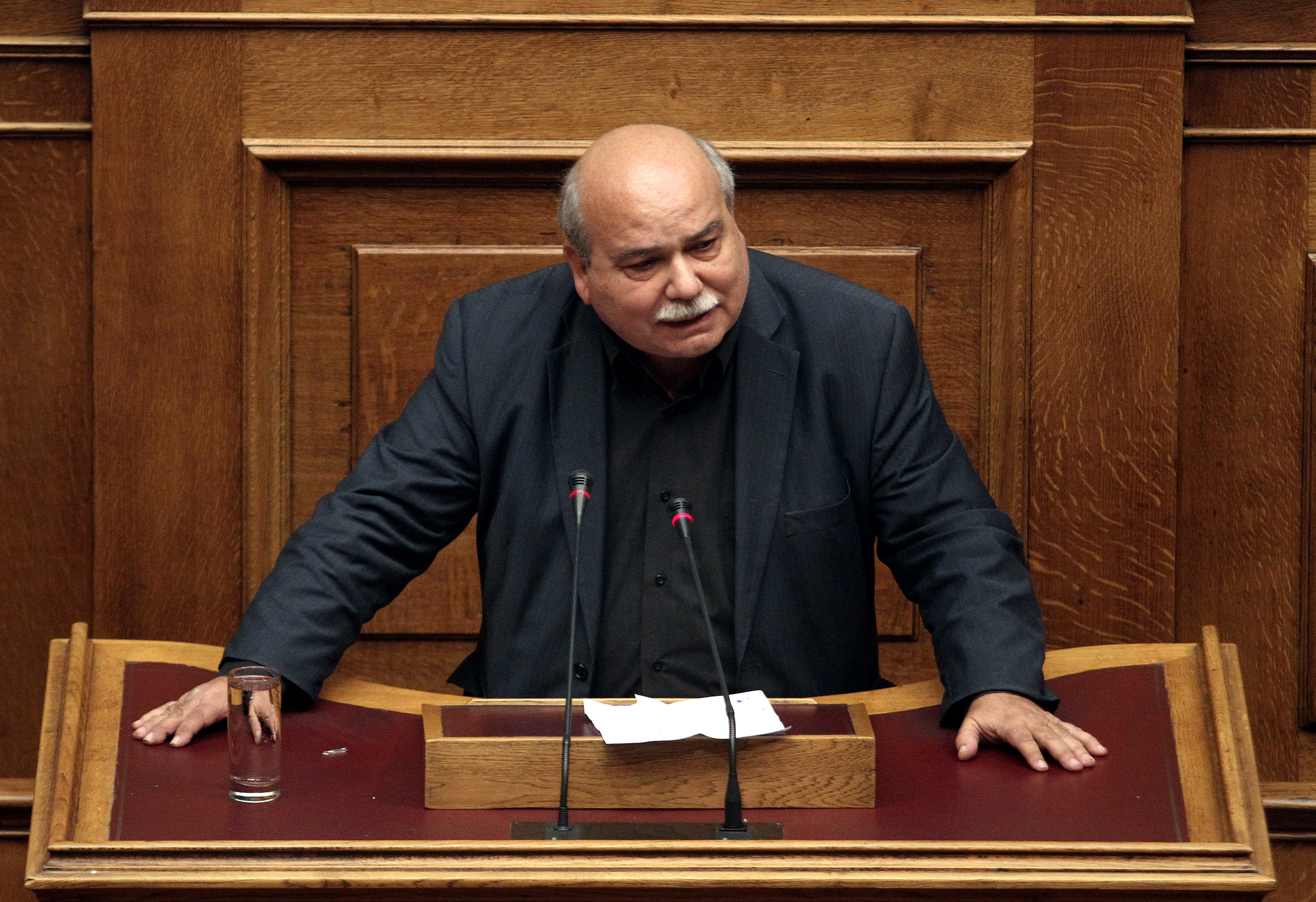 Σε αντιπαράθεση ΣΥΡΙΖΑ-ΠαΣοΚ για τις διώξεις κατά Χρυσής Αυγής