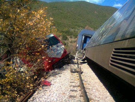 Train goes off tracks at Lianokladi – No passengers injured