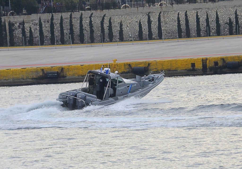 Πειραιάς: Επιβάτης έπεσε από πλοίο λίγο μετά την αναχώρησή του