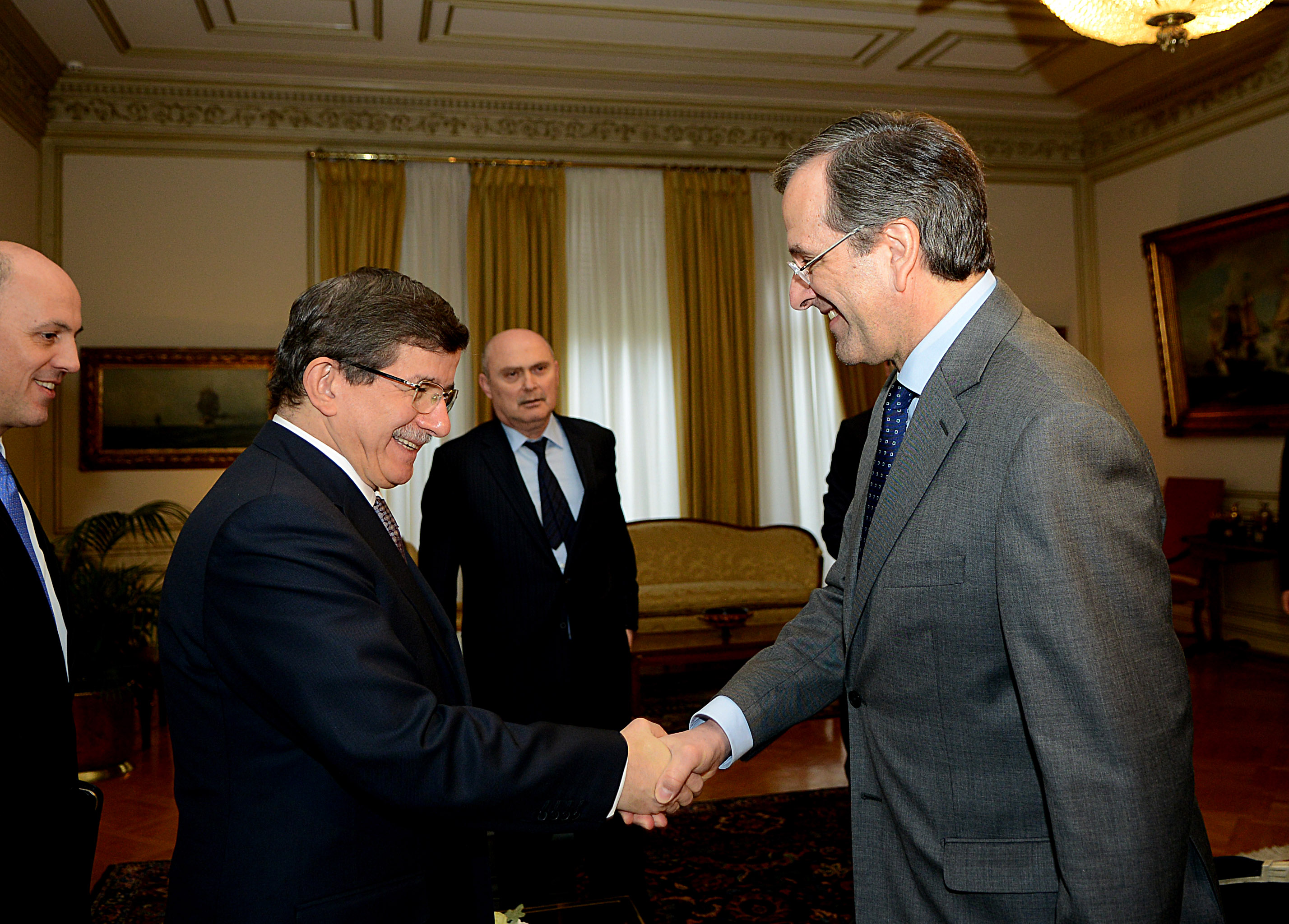 Δε θα μεταβεί στην Θράκη κατά την επίσκεψή του ο Αχμέτ Νταβούτογλου