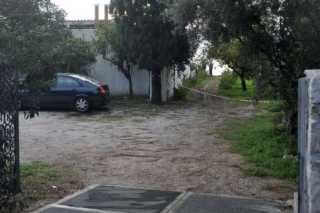 Μυστήριο η εμπρηστική επίθεση στην εξοχική κατοικία Σημίτη