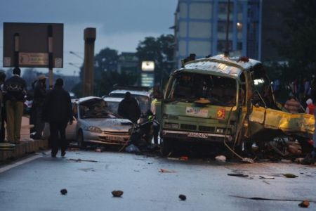 Μπαράζ εκρήξεων έξω από κεντρικό ξενοδοχείο στο Μογκαντίσου