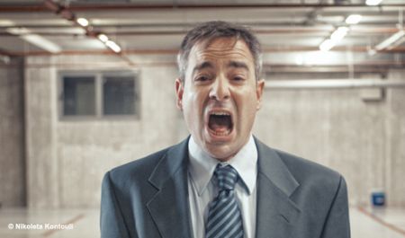 Οι Ελληνες ουρλιάζουν για τον πόνο του άλλου