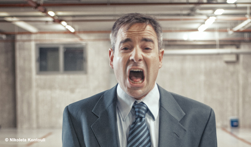 Οι Ελληνες ουρλιάζουν για τον πόνο του άλλου