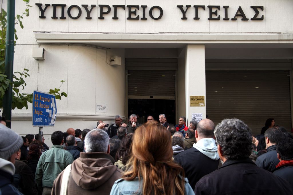 Σε κρίση οι γενικές κλινικές, αντέχουν τα διαγνωστικά κέντρα