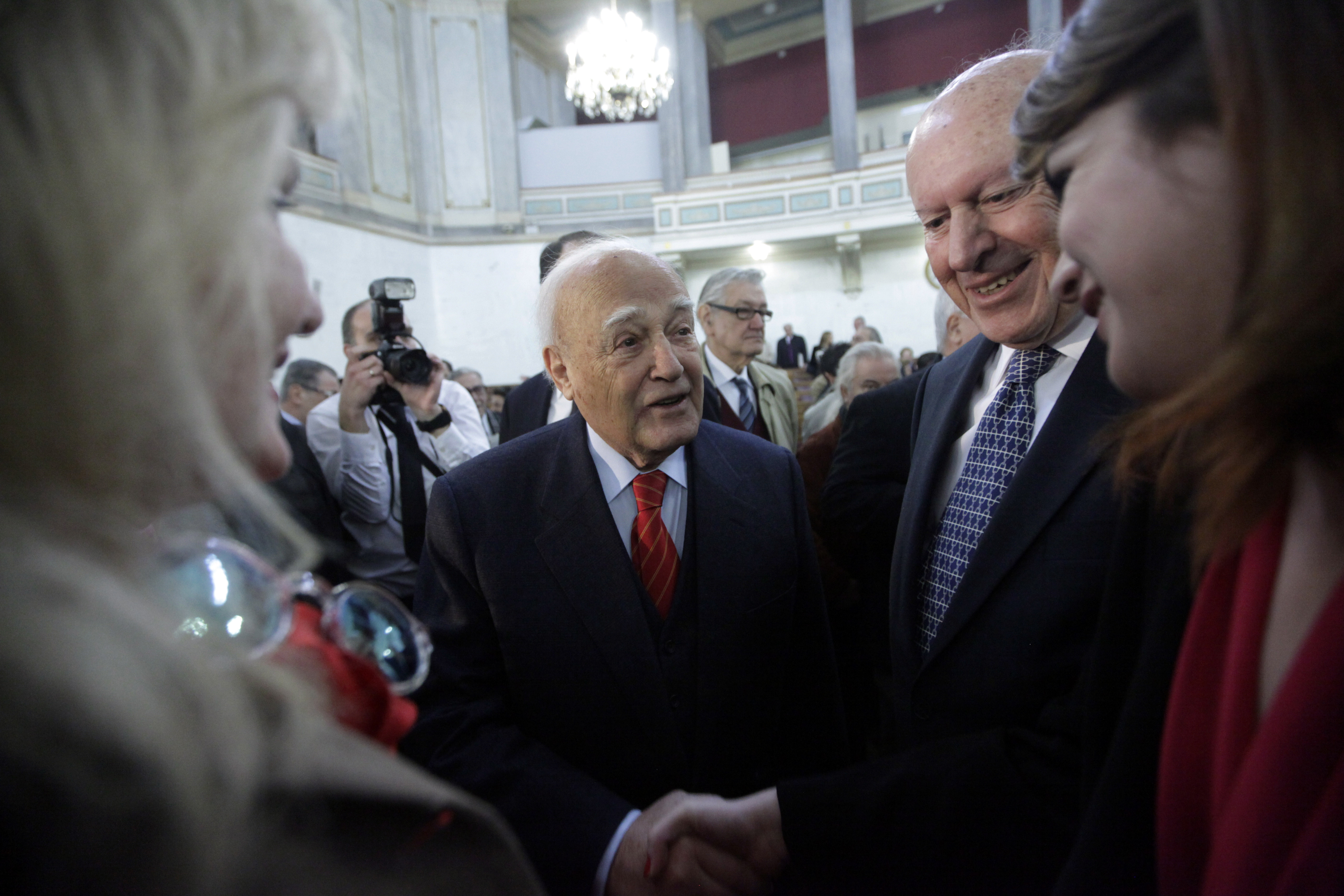 Απονομή δημοσιογραφικών βραβείων Μπότση παρουσία Παπούλια