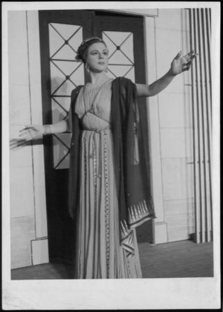 Μαίρη Αρώνη: Η μεγάλη κυρία του Εθνικού Θεάτρου