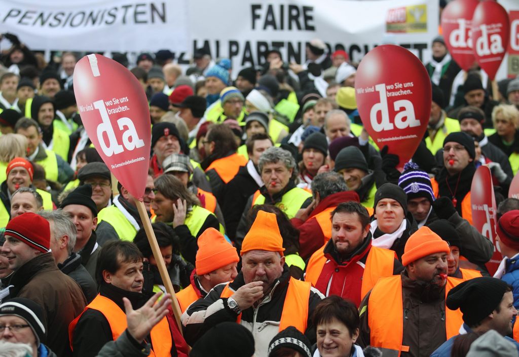 Δεκάδες χιλιάδες δημόσιοι υπάλληλοι διαδήλωσαν στην Βιέννη