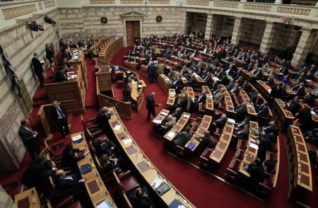 Ψήφος ανοχής των βουλευτών της ΝΔ για τον ενιαίο φόρο ακινήτων (live η συνεδρίαση)