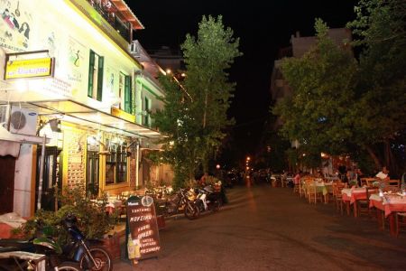 Κερδίστε 1 γεύμα για 2 άτομα στο μουσικό Μεζεδοπωλείο «Αδιαχώρητο»