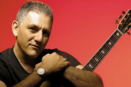 Ο Νίκος Πορτοκάλογλου παρουσιάζει το νέο του δίσκο στο Νίκο Θρασυβούλου