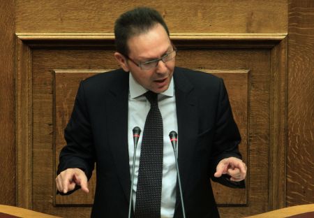 Ο Γ. Στουρνάρας ασκεί κριτική στην τρόικα