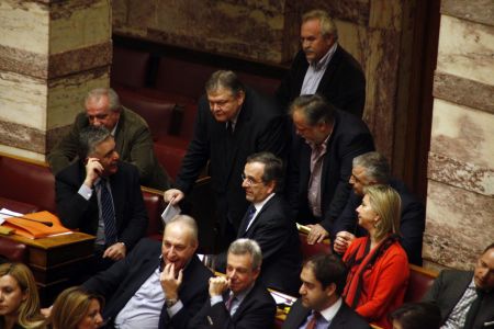 Σε δύσβατα μονοπάτια η δικομματική κυβέρνηση