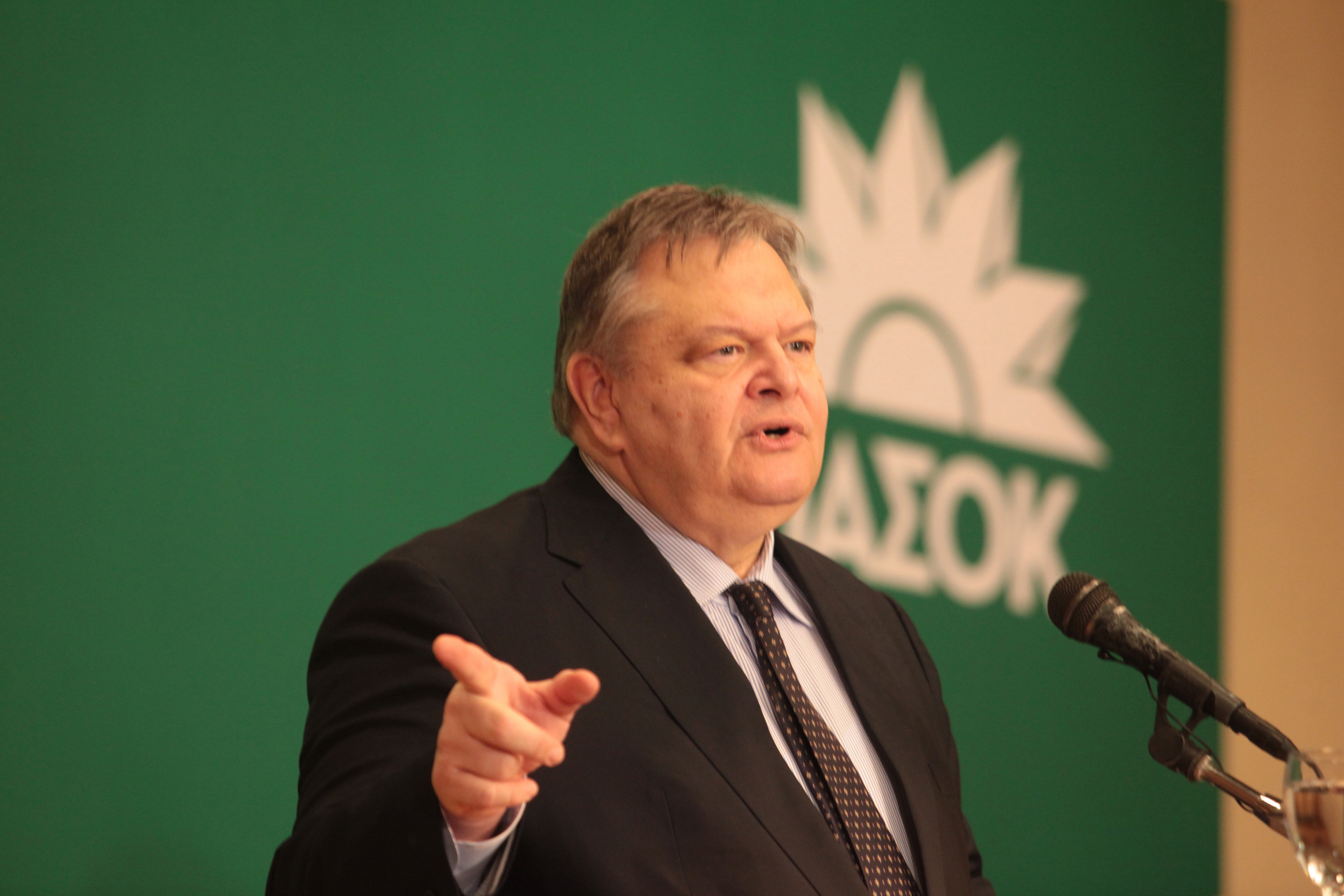 Διέξοδος Βενιζέλου με φυγή προς τα εμπρός…