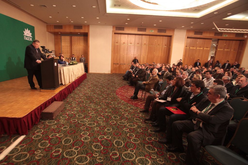 ΠαΣοΚ: Παρέμβαση δέκα στελεχών στην ΚΕ με επικεφαλής τον Μαγκριώτη