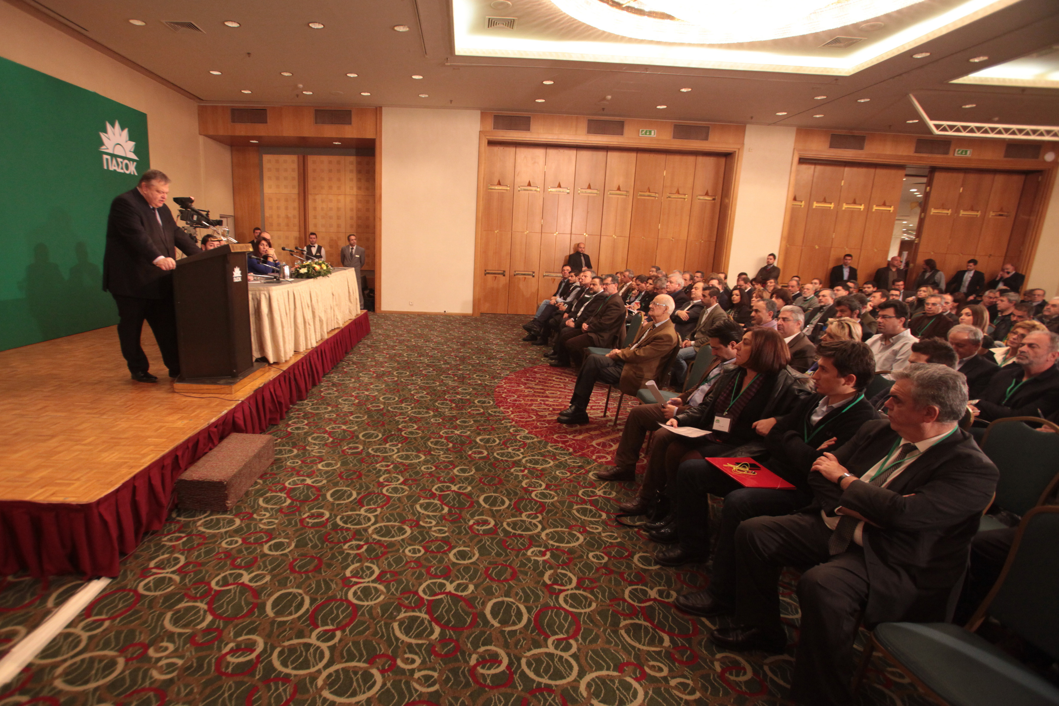 Βενιζέλος:Αναζητά την παράταξη που θα αναδειχθεί τουλάχιστον 3η δύναμη