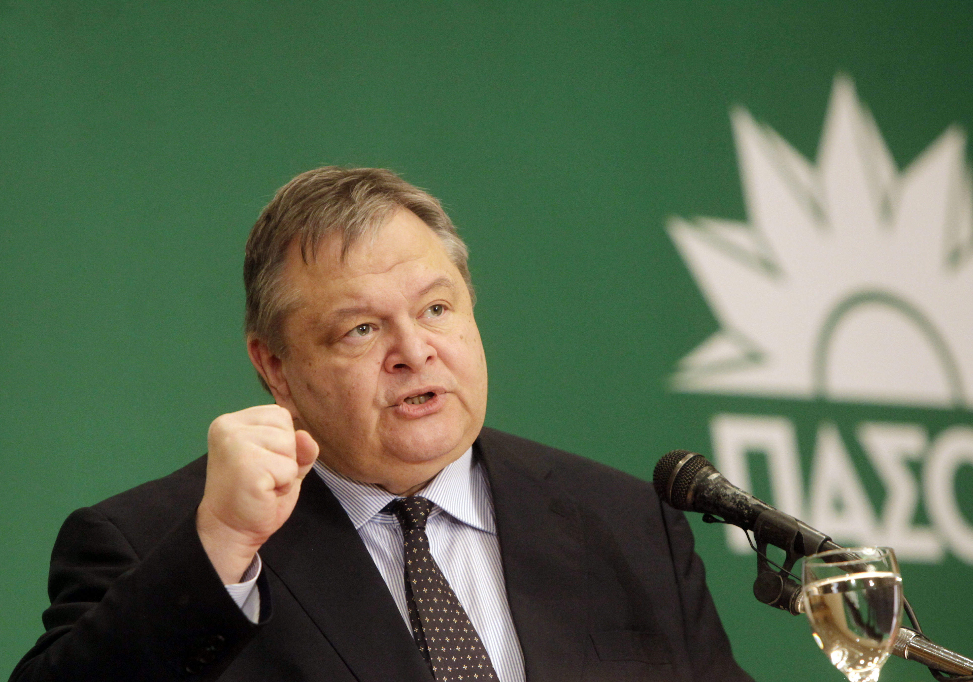 Πόλεμος ΠαΣοΚ – ΔΗΜΑΡ για το Ευρωπαϊκό Σοσιαλιστικό Κόμμα