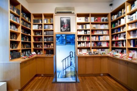 Ασπρο στο βιβλίο