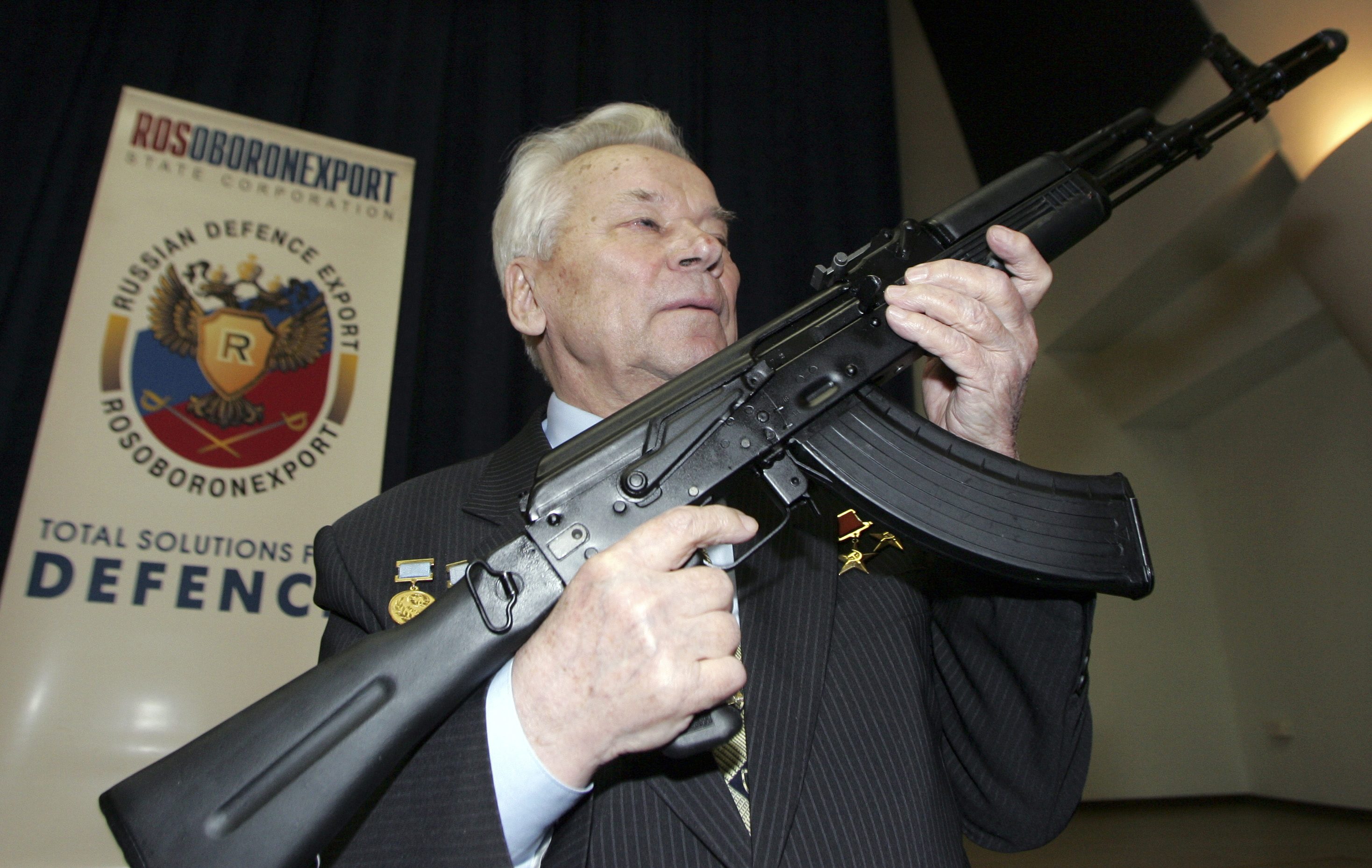Πέθανε ο Μιχαήλ Καλάσνικοφ, σχεδιαστής του διάσημου AK – 47