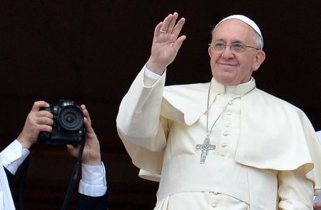 Ο Πάπας Φραγκίσκος είναι ο «πιο καλοντυμένος άνδρας του 2013»