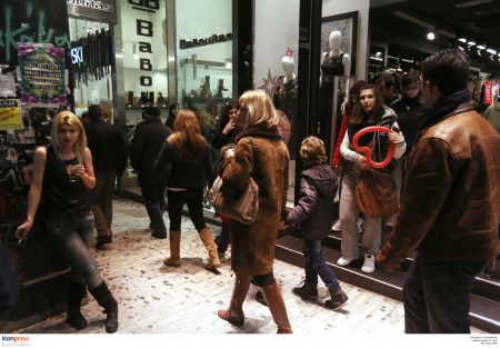 Ανέκαμψαν οι λιανικές πωλήσεις μετά από 44 μήνες πτώσης