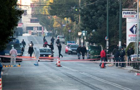 Αλλεπάλληλες επιθέσεις σε περαστικούς σε Φιλοπάππου και Ακρόπολη