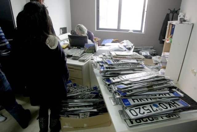Σε ακινησία 135.000 αυτοκίνητα το τελευταίο δίμηνο λόγω φόρων