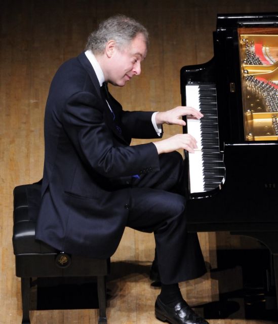 Η Ευρώπη επιστρέφει στον Μεσαίωνα λέει ο διάσημος πιανίστας Αντράς Σιφ