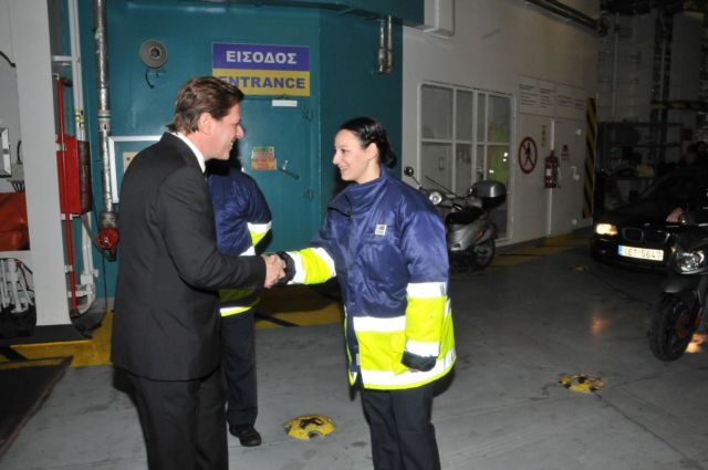 Πειραιάς: Δυο υποδοχές στο πρώτο πλοίο που έδεσε στον λιμάνι