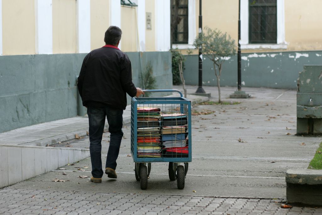 Οι πολίτες σπάνε τη σιωπή: Βροχή οι αναφορές για διαφθορά το 2013