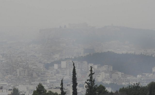 Χριστούγεννα χωρίς τζάκι συστήνουν δύο υπουργεία
