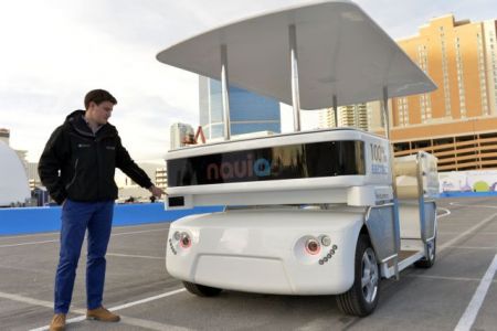 «Γκάζια» για τα αυτοκίνητα χωρίς οδηγό