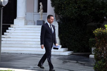 Στουρνάρας: «Οποτε έρχεται η τρόικα πέφτει ο τζίρος στα καταστήματα »