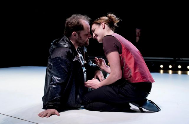 Ούτε τη Γη…