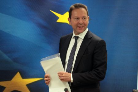 Στουρνάρας στο CNBC: «Ολα βρίσκονται στον σωστό δρόμο»