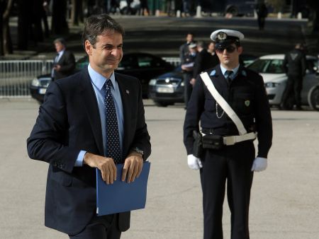 Μητσοτάκης: Δεν αποκλείει απολύσεις όσων έχουν μονιμοποιηθεί παράνομα