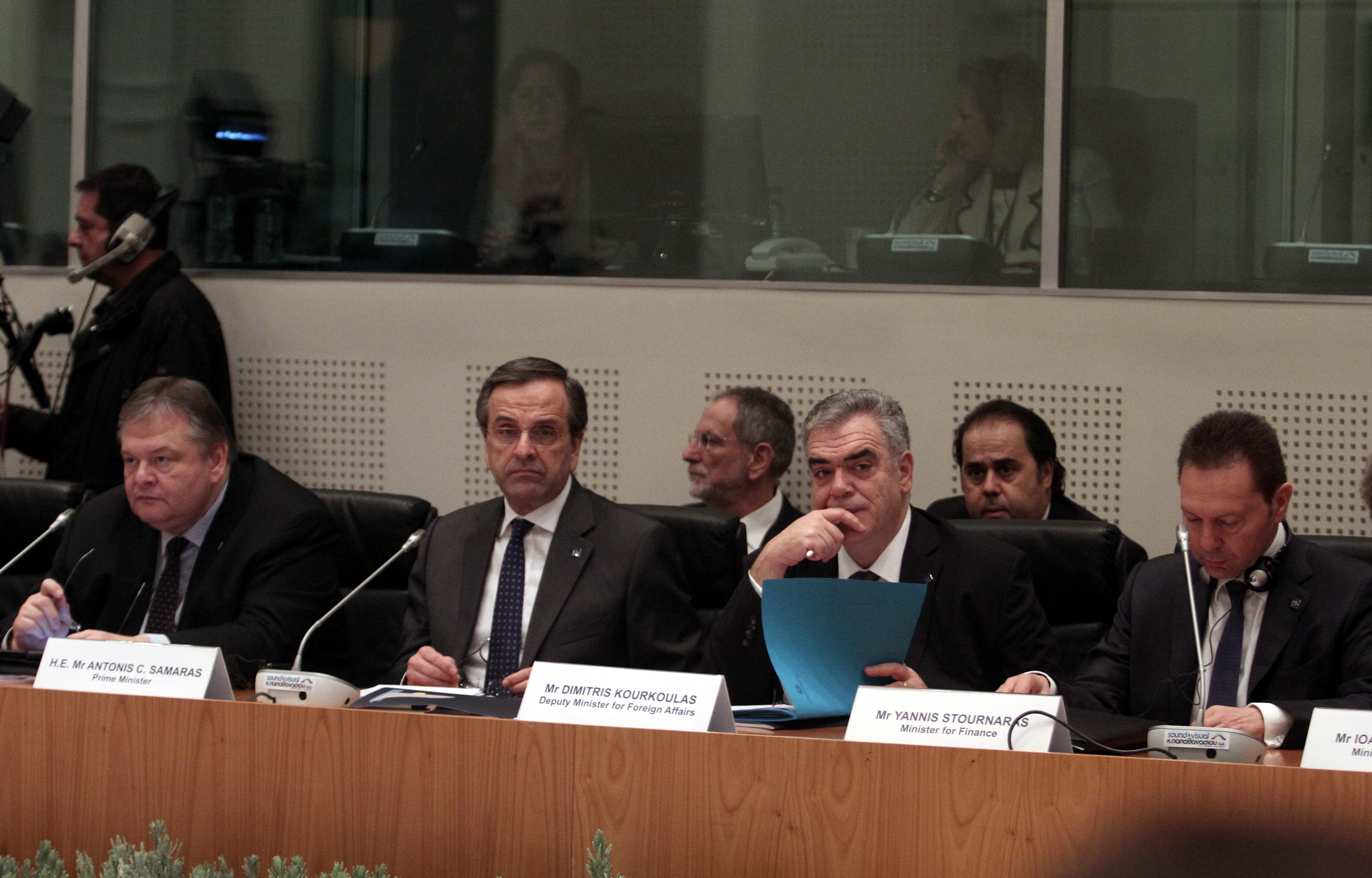 Κλίμα αισιοδοξίας καλλιεργεί η κυβέρνηση στην τελική ευθεία πριν τις διπλές εκλογές