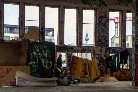 Deutsche Welle: Ανεργοι ξένοι από την ΕΕ δικαιούνται επιδόματα;