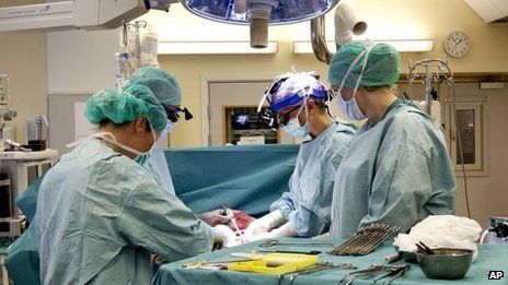 Πρωτοποριακή επέμβαση αφαίρεσης εγκεφαλικού όγκου με τον ασθενή ξύπνιο