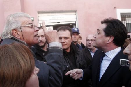 Hospital patients and employees lambaste Health Minister