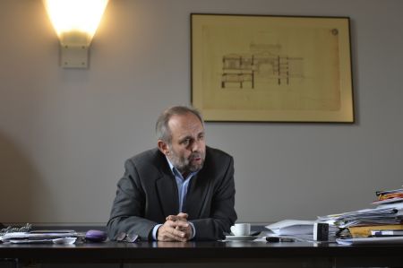 Το Υπουργείο Πολιτισμού επιβεβαιώνει την άρνηση Σ. Χατζάκη να παραιτηθεί από το Εθνικό Θέατρο