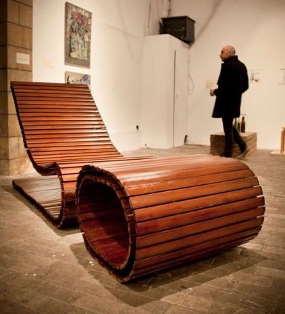 Ενα ξύλινο ρολό μεταμορφώνεται σε σεζλόνγκ