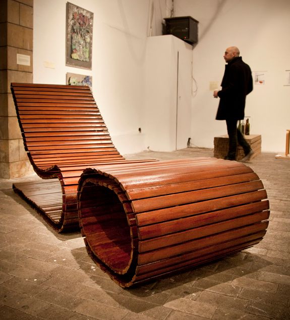 Ενα ξύλινο ρολό μεταμορφώνεται σε σεζλόνγκ