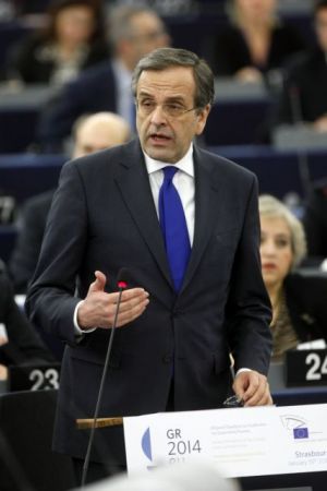 Κλείνει μέτωπα, ελπίζει στην Ευρώπη