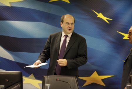 Κ. Χατζηδάκης: «Δεν βοηθούν την οικονομία οι υπερβολές της τρόικας»