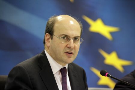 Κωστής Χατζηδάκης: Οι τιμές δεν πέφτουν με τάματα στην Παναγία