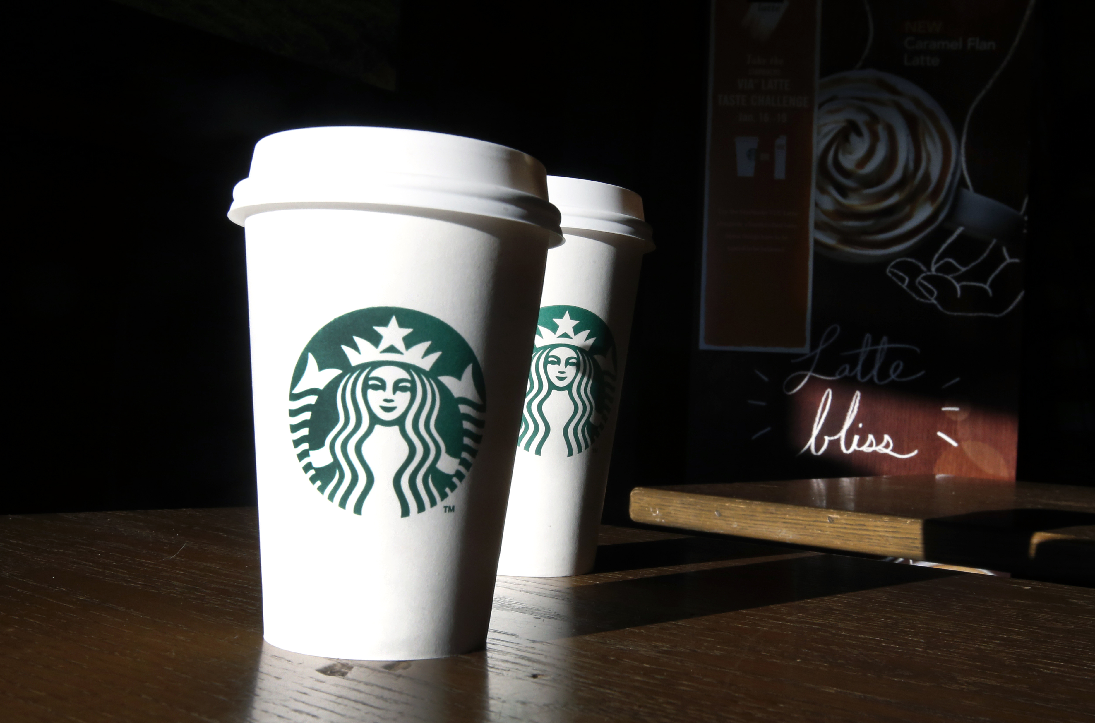 Μαρινόπουλος: Διαψεύδει ότι βγάζει στο σφυρί τα Starbucks
