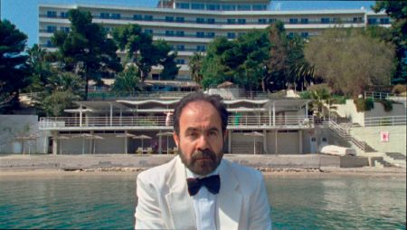 Κερδίστε 5 διπλές προσκλήσεις για την πρεμιέρα της ταινίας «Η αιώνια επιστροφή του Αντώνη Παρασκευά»