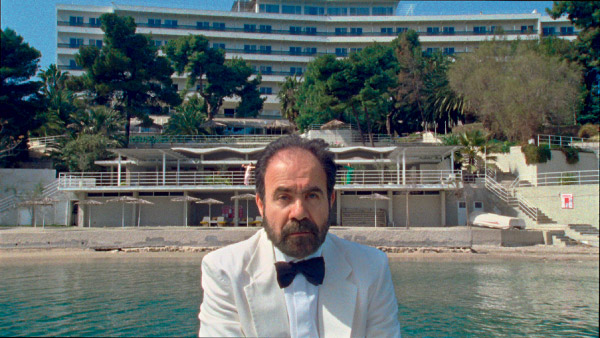 Κερδίστε 5 διπλές προσκλήσεις για την πρεμιέρα της ταινίας «Η αιώνια επιστροφή του Αντώνη Παρασκευά»