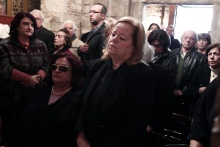 Αιχμές κατά της πολιτείας από τη μητέρα του Θάνου Αξαρλιάν